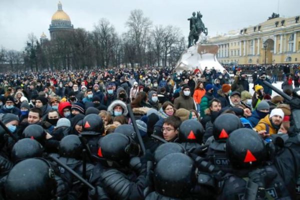 Internacionalista Cardozo sobre protestas: Rusia trató de evitar ‘mostrarse represivo para esquivar sanciones’