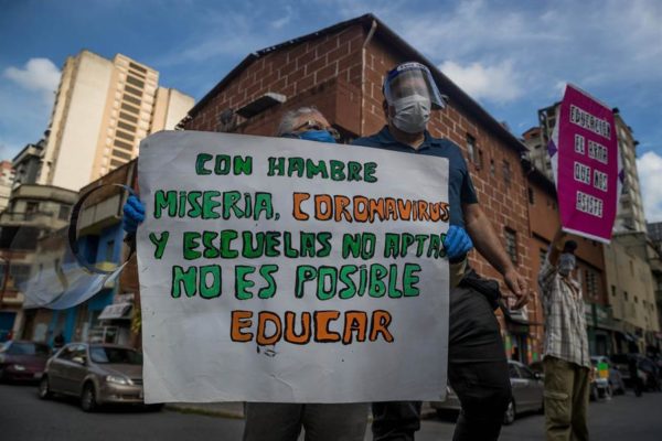 Oposición venezolana critica el plan de empezar clases presenciales sin medidas