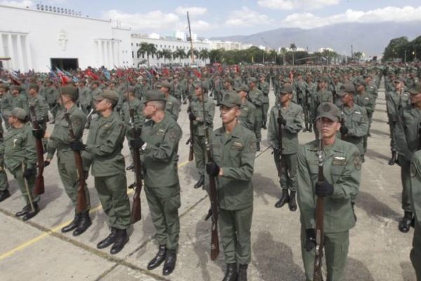 Maduro a Duque: Colombia quiere ‘robar buena parte del sistema de armas’ de la Fanb
