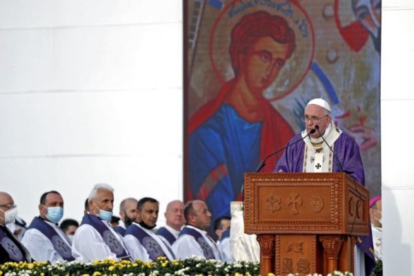 Papa Francisco retó al yihadismo con multitudinaria misa en norte de Irak