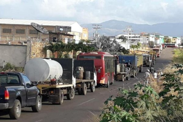«El Zulia se paraliza»: CCM pide que se autorice a empresas privadas a importar gasolina y diésel