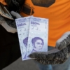 «No va a alcanzar para nada»: un millón de bolívares por una barra de pan