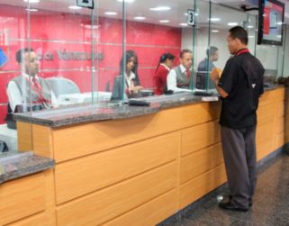 Bancos y mesas de cambio abrirán esta semana de cuarentena radical