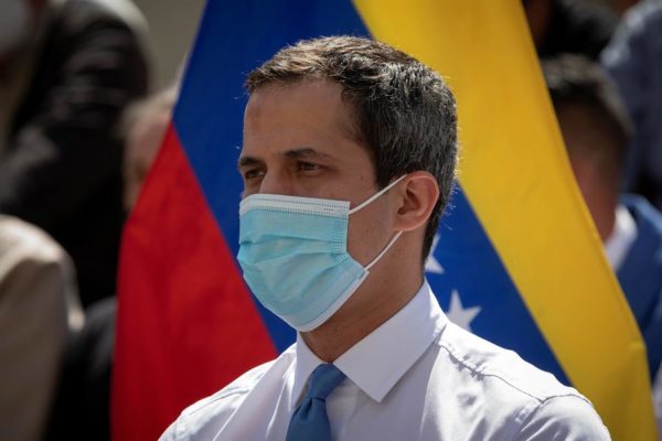 Guaidó anuncia acuerdo de liberación de fondos para vacunas contra COVID-19 del mecanismo COVAX