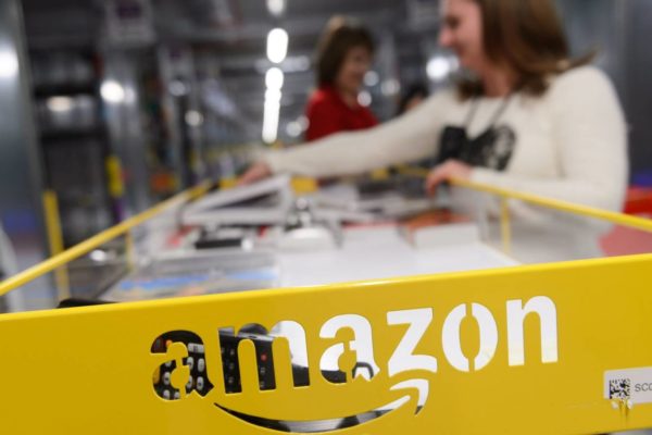 Empleados de Amazon van a huelga por primera vez en el Reino Unido
