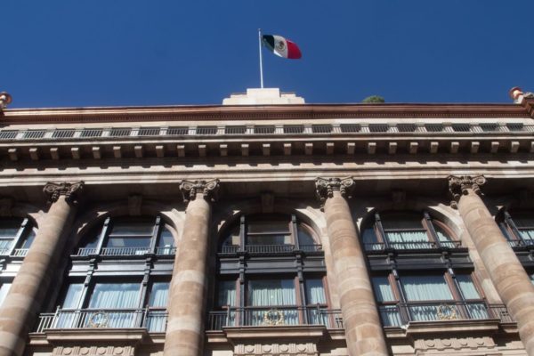 Banco de México bajó la tasa de interés al 11%: Su primer recorte en un año