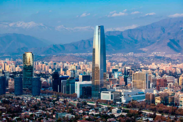 Economía de Chile cayó 3,1% interanual en enero por servicios y producción