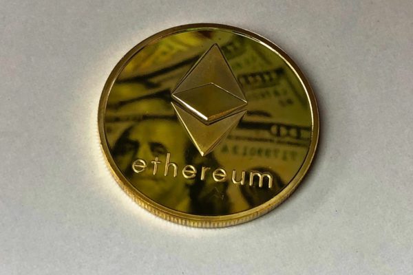 El ether marca un nuevo récord y roza los US$2.200