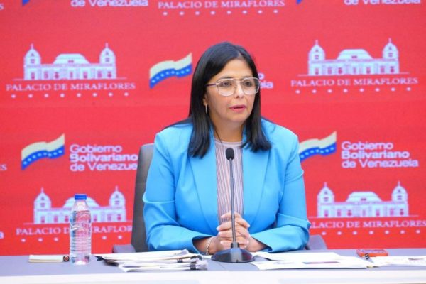 Gobierno reitera que no recibirá vacunas de AstraZeneca y ordena investigación contra Guaidó