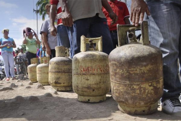 Reuters: solo 20% de los 15 millones de cilindros de gas en Venezuela son aptos para uso doméstico