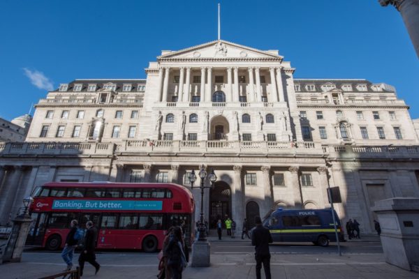 Banco de Inglaterra subió tasa de interés a su mayor nivel desde la crisis financiera de 2008