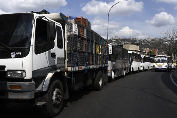 Comercios en las regiones comienzan a quedarse sin inventario por falta de gasoil para el transporte