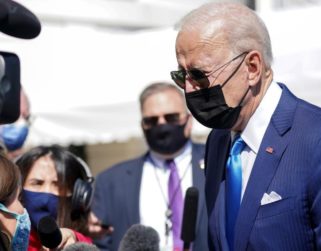 Presiones de Republicanos y Demócratas ponen en riesgo plan de infraestructura de Biden