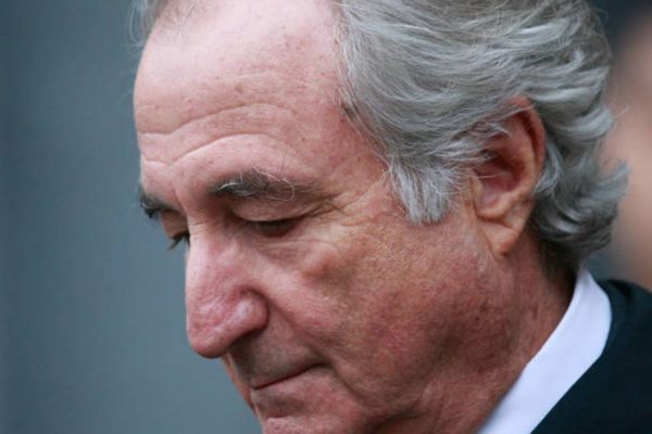 El rey del esquema Ponzi Bernie Madoff murió en prisión mientras cumplía condena a 150 años