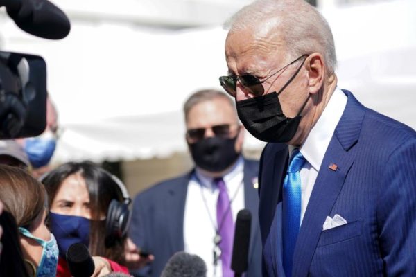 Biden promete actuar con ‘fuerza devastadora’ si talibanes impiden salida de estadounidenses y afganos