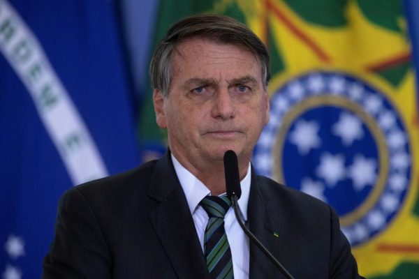 Bolsonaro dice que no sancionará ley que expropia tierras de esclavizadores