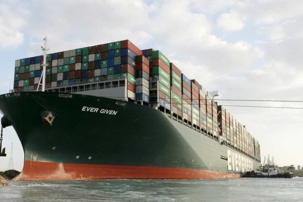 Se incrementa en enero el paso de barcos y de tonelaje por el canal de Suez