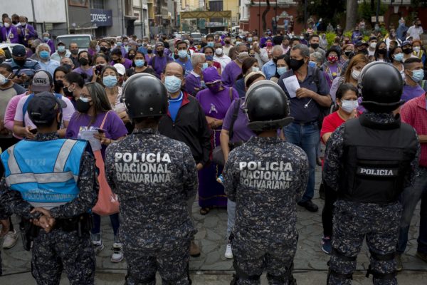 Procesión religiosa generó aglomeraciones en Caracas en medio de segunda ola de COVID-19