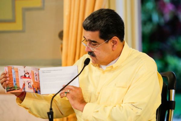 Maduro dice que garantiza misiones y servicios pese a caída de ingresos de US$56.000 millones a US$440 millones