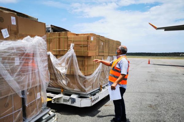 Llega a Venezuela décimo tercer vuelo desde China con insumos médicos para atender COVID-19