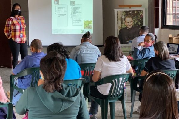 Bancamiga impulsa el Huerto para la Vida en la Escuela Nuestra Señora del Encuentro en Petare