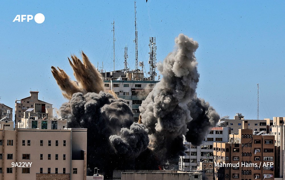 Edificio que albergaba oficinas de la agencia de noticias AP fue destruido por el ejército israelí