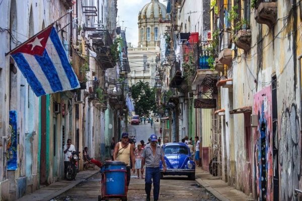 Cuba aspira a crecer y estabilizar su economía en 2022 pese a la covid-19
