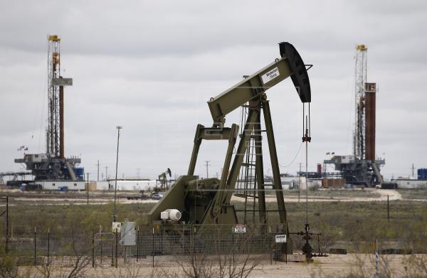 El petróleo de Texas cierra con una subida del 0,5 %, hasta 75,98 dólares