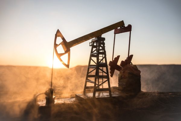 El petróleo de Texas cierra con una subida del 1,2 %, hasta 76,99 dólares