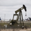El petróleo de Texas abre con una bajada del 3,33 %, hasta 80,71 dólares
