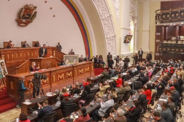 Diputados venezolanos del Parlatino discuten formas de cooperación energética