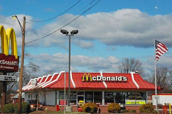 McDonald’s prevé aumentar los salarios en un 10% en Estados Unidos