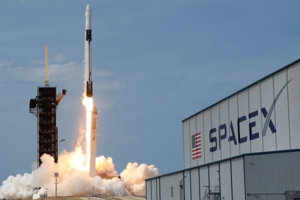 SpaceX intentará este domingo el lanzamiento del cohete Falcon 9 Heavy con satélites