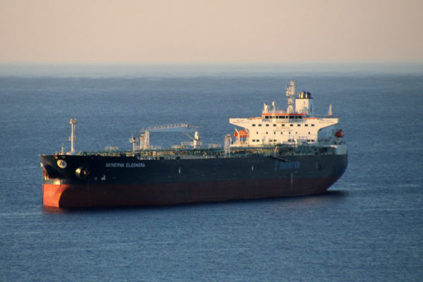 Importaciones de nafta de Chevron han frenado compras venezolanas de derivados petroleros iraníes