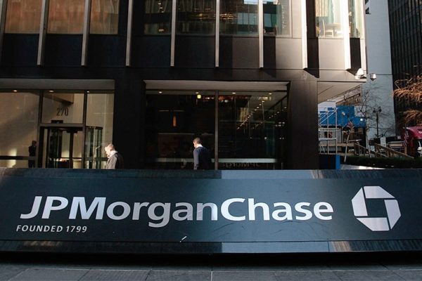 JPMorgan Chase fija metas de reducción de emisiones para sus clientes