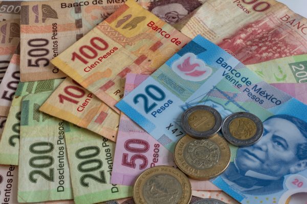 TeleTrade: El peso extenderá sus ganancias por debajo de 20 tras la decisión de BANXICO