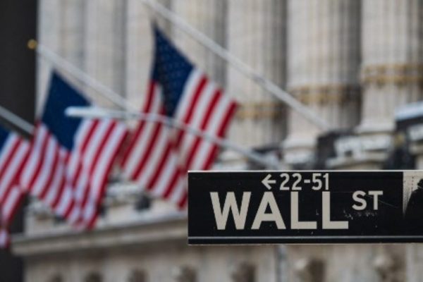 Wall Street cierra en rojo y el Dow Jones baja un 0,33 %
