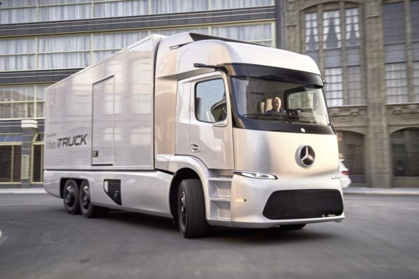 Mercedes-Benz presenta este mes su primer camión completamente eléctrico