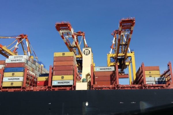 Exportadores demandan aumentar capital de Bancoex, eficiencia y tarifas justas en aduanas