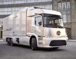 Mercedes-Benz presenta este mes su primer camión completamente eléctrico