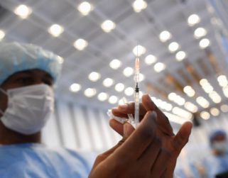 Manuel Figuera: El peligro de la Covid-19 no ha desaparecido, se recomienda una cuarta dosis de vacuna