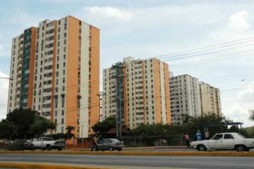 Venezuela esboza un plan de vivienda tras terremotos y promete dar 200 casas la pr&oacute;xima semana