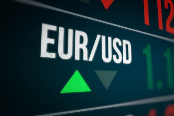 TeleTrade: El EURUSD puede continuar a la baja presionado por la fortaleza del dólar