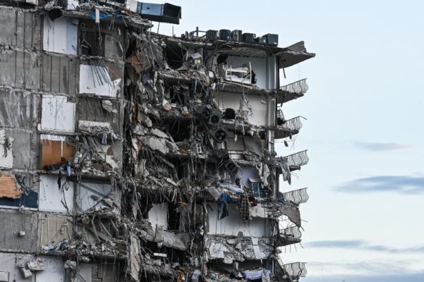 Cuatro venezolanos entre 29 latinoamericanos siguen desaparecidos en edificio siniestrado en Miami Beach