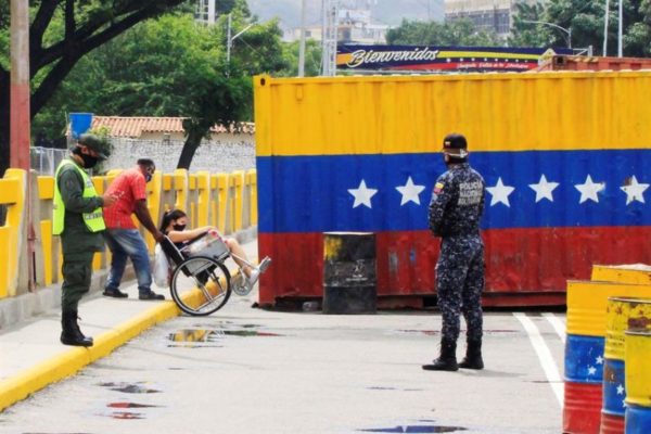 Transportistas de carga de Táchira piden levantar contenedores en puentes fronterizos