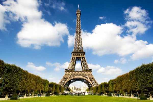 La Torre Eiffel reabre tras más de ocho meses cerrada por la pandemia