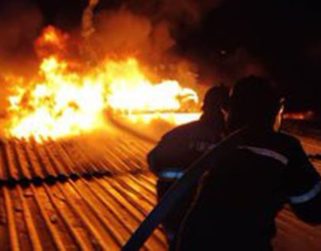 Falta de agua agravó destrucción por incendio en Escuela de Estudios Políticos de la UCV