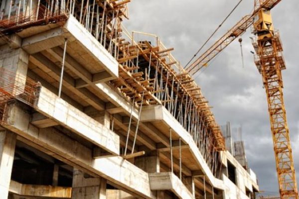 CVC negocia un Petro inmobiliario: La construcción sigue hundida y aporta apenas 0,7% del PIB