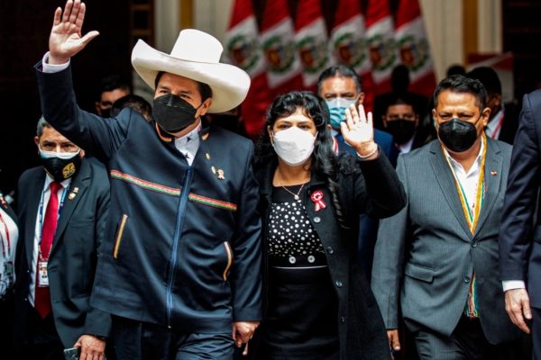 Castillo anuncia reforma constitucional apenas asumir Presidencia de Perú