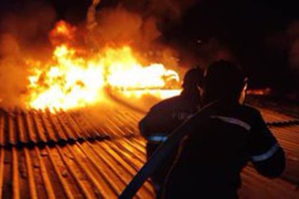 Falta de agua agravó destrucción por incendio en Escuela de Estudios Políticos de la UCV